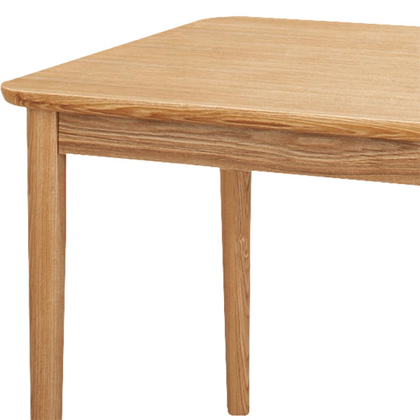 低めのテーブル高さで扱いやすいナチュラルダイニングテーブル 正方形型